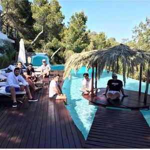 Meet your Posher, Amar